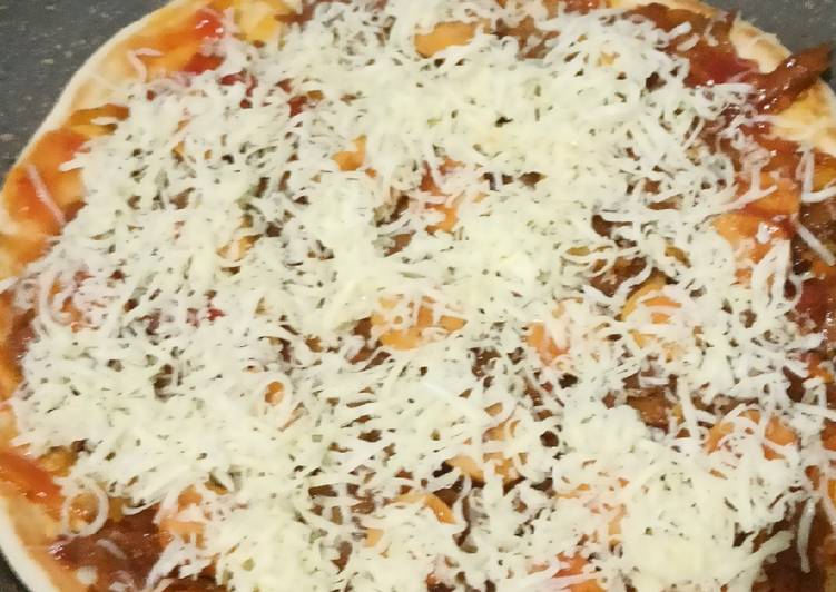 Langkah Mudah untuk Menyiapkan Pizza Tuna Kranci ala Homemade pakai teflon, Lezat