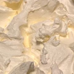 A picture of Fluffy powdered sugar cake icing.