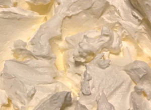 A picture of Fluffy powdered sugar cake icing.