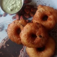 A picture of Uddinna vada(medu vada).