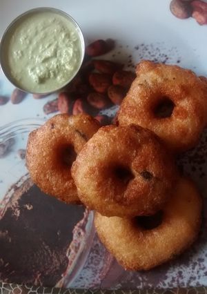 A picture of Uddinna vada(medu vada).