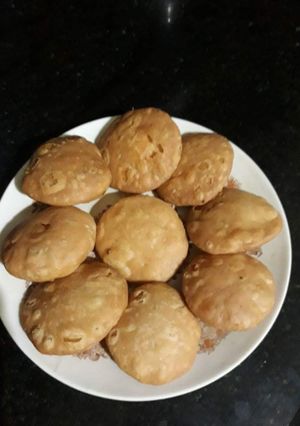 A picture of Moong dal kachori.