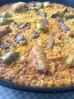 Una foto de Paella al horno, al estilo de Alicante (con sofrito de cebolla)