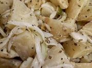 Una foto de ensalada de papa