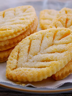 A picture of Puff Pastry Sugar Cookies (Leaf-shaped Simple Pies).