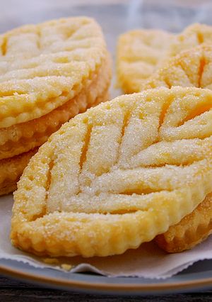 A picture of Puff Pastry Sugar Cookies (Leaf-shaped Simple Pies).