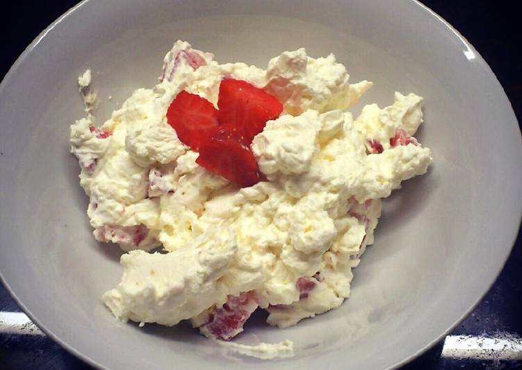 Simple Way to Make Super Quick Homemade Eton Mess- quick and simple