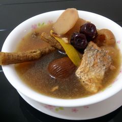 A picture of LG HERBS AND FISH SOUP.
