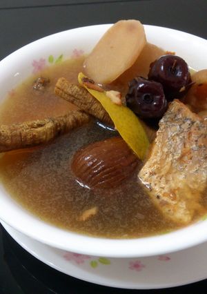 A picture of LG HERBS AND FISH SOUP.