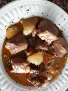 Una foto de Caldereta de costillas con patatas