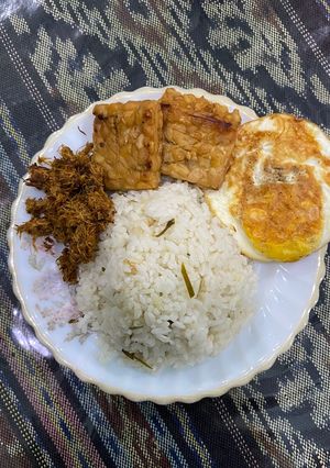 Foto resep Resep Nasi Daun Jeruk Pakai Rice Cooker
