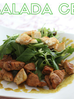Una foto de Ensalada César con pollo