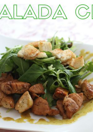 Una foto de Ensalada César con pollo