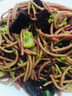 Una foto de Ensalada de tallarines Integrales