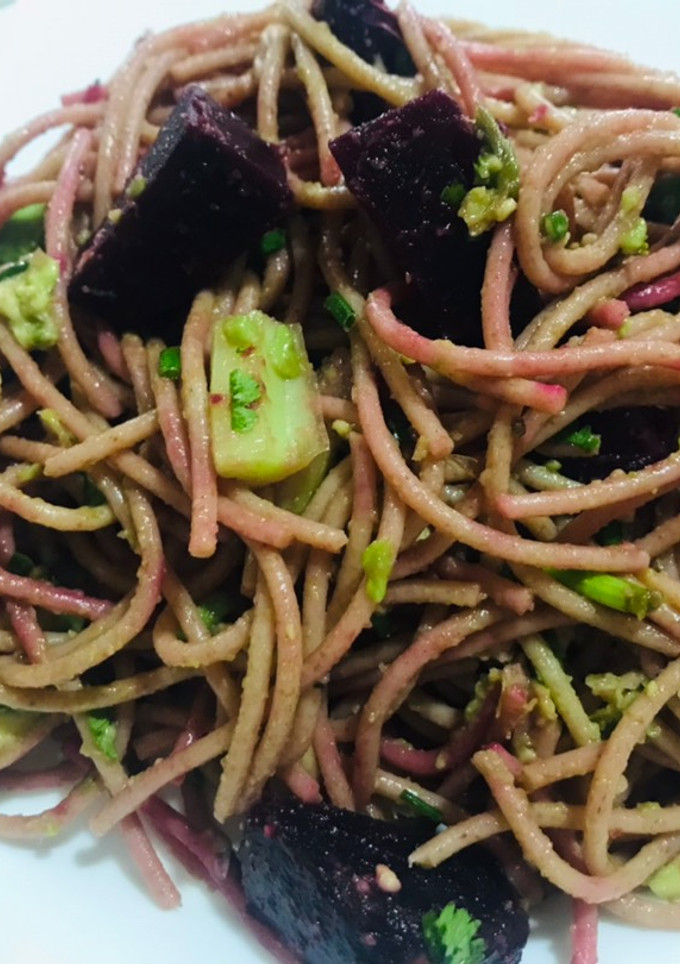 Una foto de Ensalada de tallarines Integrales