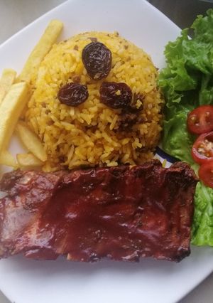 Una foto de Costilla de cerdo 🐷al horno en salsa bbq con moro de lenteja 🍚