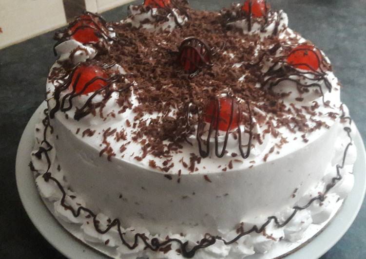 Simple Way to Prepare Speedy Black forest cake 🎂