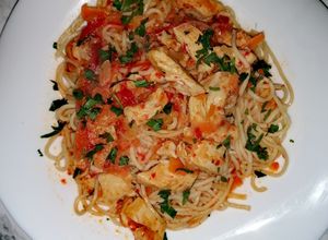 O poză a rețetei Noodles cu piept de pui și vin.