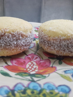 Una foto de Alfajores de maizena sin gluten sin batidora