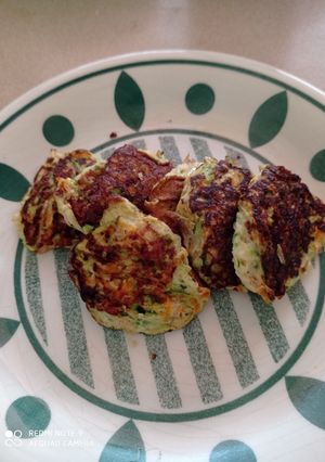 Una foto de Bocaditos de zapallitos italianos y zanahoria 🥕🥒