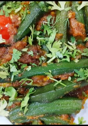 ભરેલા ભીંડા & ભરેલા મરચા (Stuffed bhindi recipe in gujrati) રેસીપી મુખ્ય ફોટો