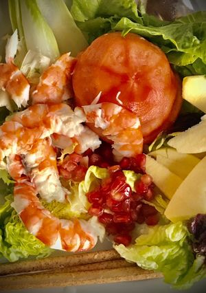 Foto principal de Ensalada con langostinos, manzana y granada