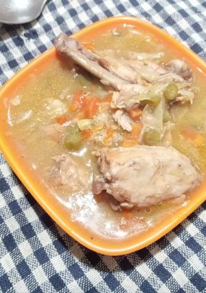 চিকেন স্যুপ(Chiken soup with bone recipe in bengali) রেসিপির প্রধান ছবি