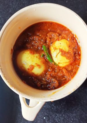 ডিম কষা(dim kosha recipe in Bengali) রেসিপির প্রধান ছবি