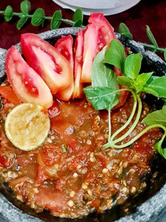 Foto resep SAMBAL TERASI MENTAH LALAP TOMAT😋