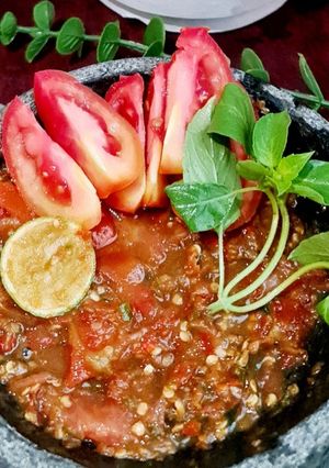 Foto resep SAMBAL TERASI MENTAH LALAP TOMAT😋