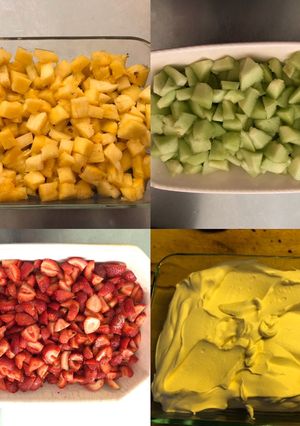 Una foto de Frutas de estación con crema chantillí y canela
