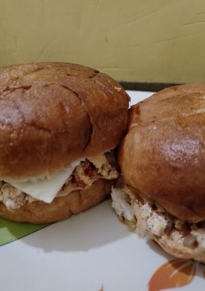 চিজ পনির বার্গার (cheese paneer burger recipe in Bengali) রেসিপির প্রধান ছবি