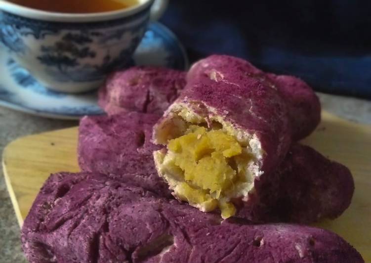 Langkah Mudah untuk Menyiapkan Korean Sweet potato bread yang Lezat Sekali