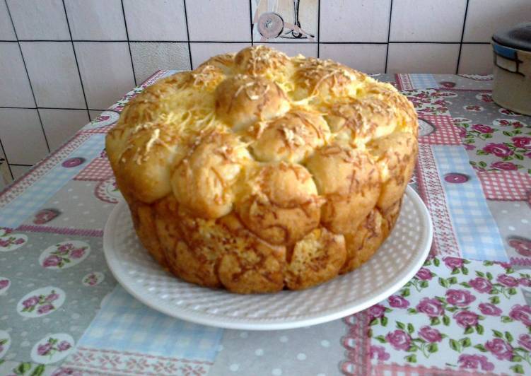 "Обезьяний" хлеб с сыром и чесноком