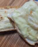 Bánh mỳ nướng phomai (bánh mỳ nướng kiểu Hạ Long)