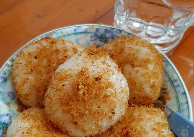 Wajib coba! Resep memasak Ketan uli tabur serundeng pedas gurih dijamin sempurna