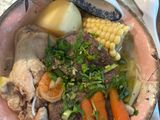 Lẩu bò, gà, tôm rau củ quả
