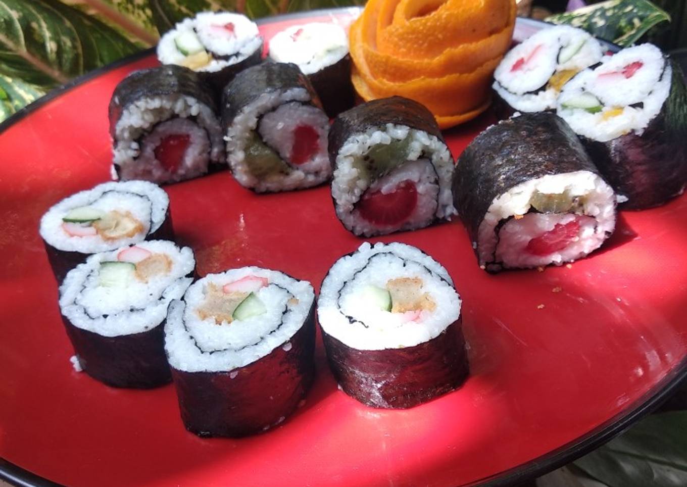 Mix fruits and vagetable sushi