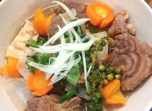 Hình của món Bắp bò hầm tiêu xanh thơm nồng.