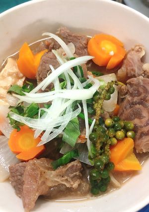 Hình của món Bắp bò hầm tiêu xanh thơm nồng.