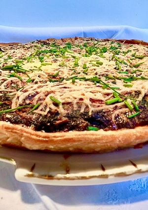 Una foto de Crostata de espinacas y gambas con base de mostaza