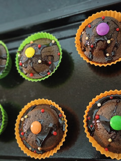 चॉकलेट कप केक (Chocolate cupcakes recipe in Hindi) रेसिपी मुख्य फोटो