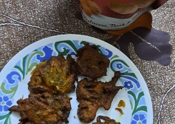 Gobhi piyaz ke pakoray