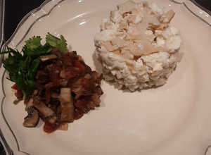 Una foto de Claras de huevo con turky y salsa de champignones !! 😘😘👏👏