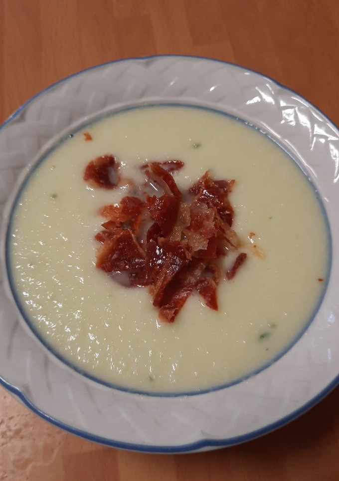 Una foto de Sopa Fría de Melón con Jamón