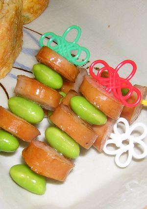 A picture of Bento Sausage & Edamame Skewers.