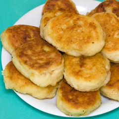 A picture of Batata Sharp : Potato with Meat Filling.