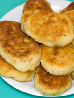 A picture of Batata Sharp : Potato with Meat Filling.