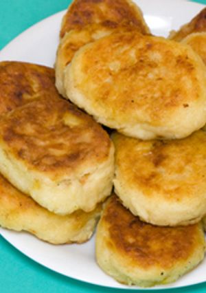 A picture of Batata Sharp : Potato with Meat Filling.