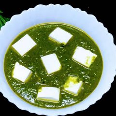A picture of Palak Paneer.